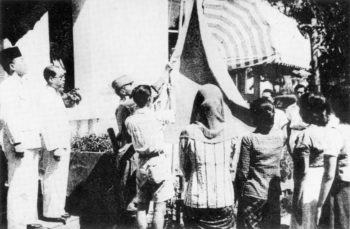 Levantamento histórico da Bandeira da Indonésia